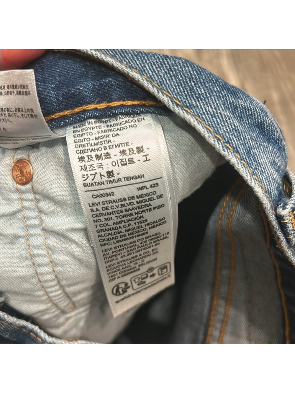 🖤 Vintage Levi's Distressed Blue Jean Shorts - Picture 5 of 7